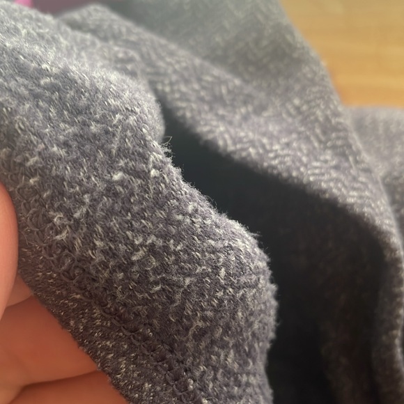 Lululemon vinyasa scarf in heathered grape - Picture 3 of 4